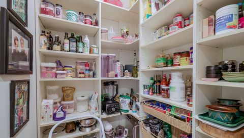 4209 N Oak Pointe Ct NE