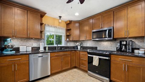 212 N Ostrom Ave