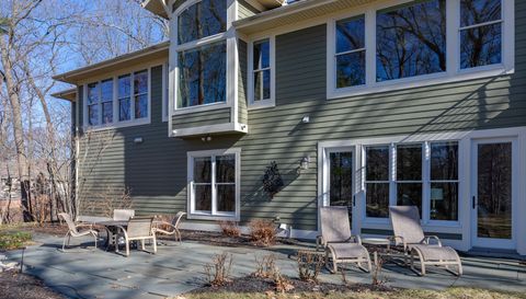 4209 N Oak Pointe Ct NE