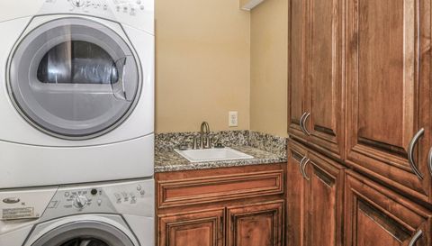 5184 S Riverview Cir