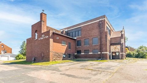 220 Lakeshore Drive E