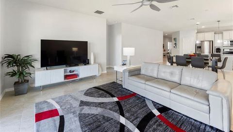 8897 Hinsdale Heights