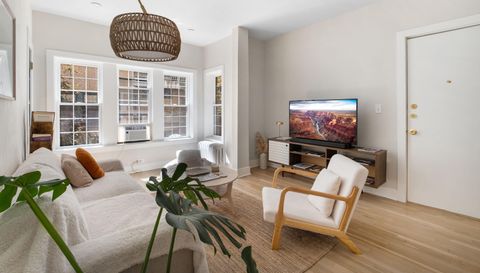 4320 N Clarendon Ave