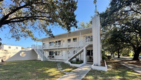 251 Hibiscus Dr