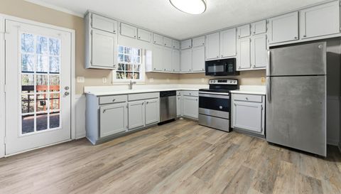 2653 Laurel Woods Ln SE