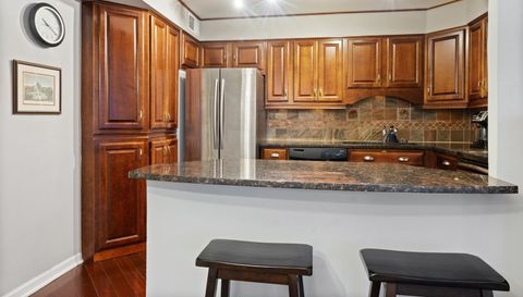 6118 N Sheridan Road