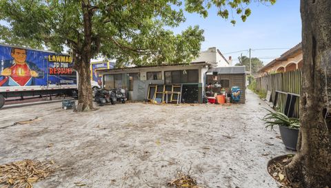 1829 NW 5th St