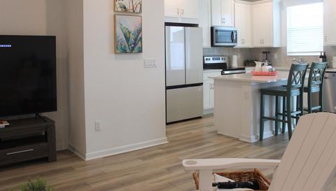 1005 SPRING PALMS LOOP