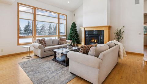 2728 Headland Court SW