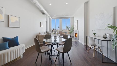 720 N LARRABEE Street