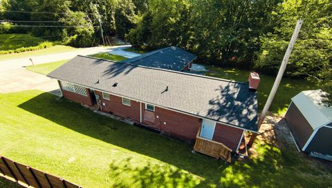 156 Lakeshore Dr