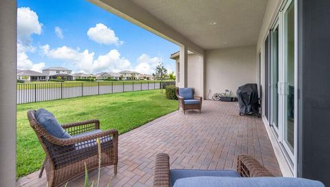 5850 Whippoorwill Cir