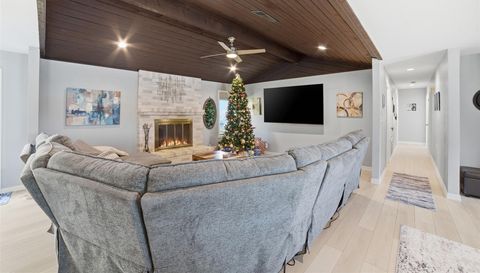 1609 Mesquite LN