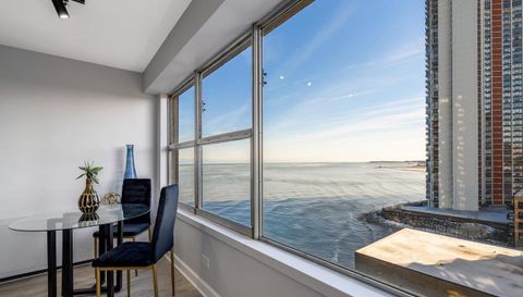 6157 N Sheridan Road