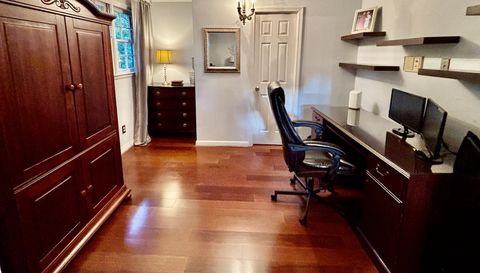 5911 N Shenandoah Rd