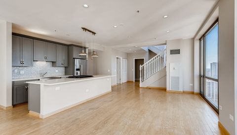 635 N Dearborn Street