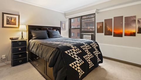 6118 N Sheridan Road