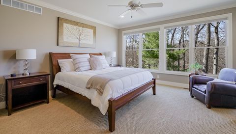 4209 N Oak Pointe Ct NE