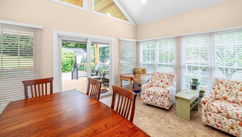 209 Southfork Ln