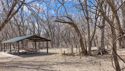 6615 Lake Shore Drive S