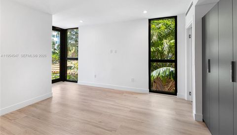 1930 Bay Dr Second Level Un