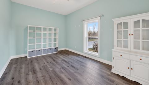 2252 Applegrove St NE