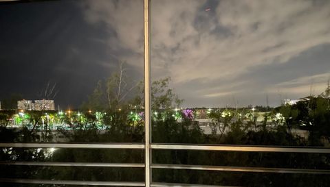 3660 NE 166th St APT 607