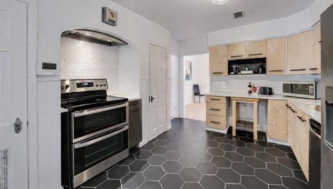 2707 Burlington Blvd