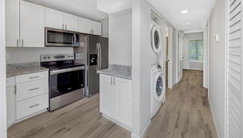 3166 LAKE PINE WAY S