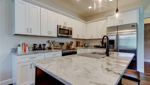 204 N MANHATTAN AVENUE