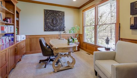 4209 N Oak Pointe Ct NE