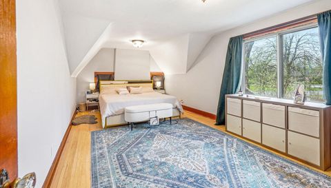 2533 Snelling Curve