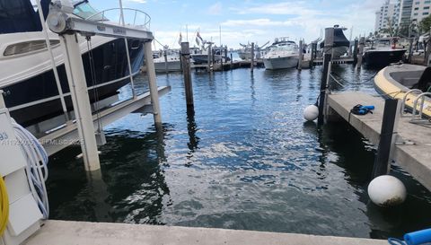 7601 TREASURE DR / DOCK D5 (FOR RENT)