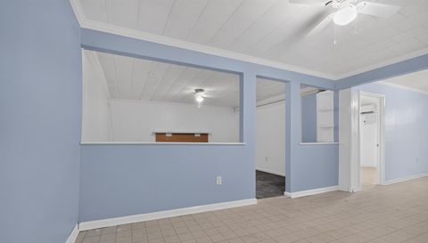 2805 Roland Rd