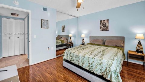 6049 Balboa Cir