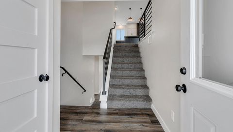 1013 26th Street Loop N