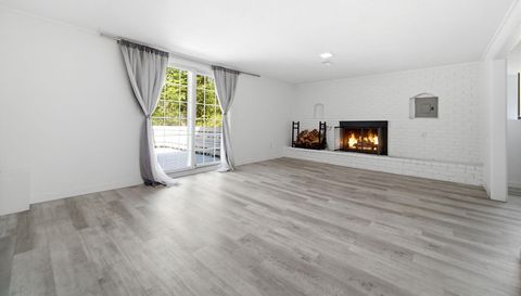 5864 N Oval