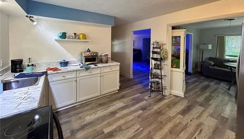 3847 Edgewood
