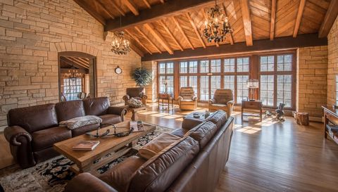 801 Pine Cone Trail N