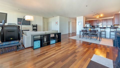 1600 S Prairie Avenue