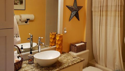 6303 SE Williamsburg Dr