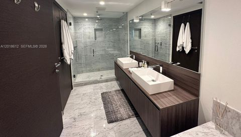 1000 Brickell Plz