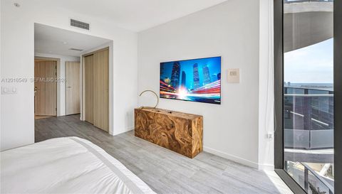 1000 Brickell Plz