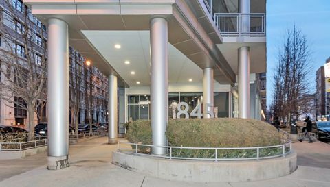 845 N KINGSBURY Street