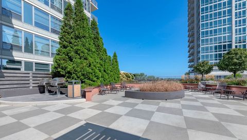 1600 S Prairie Avenue