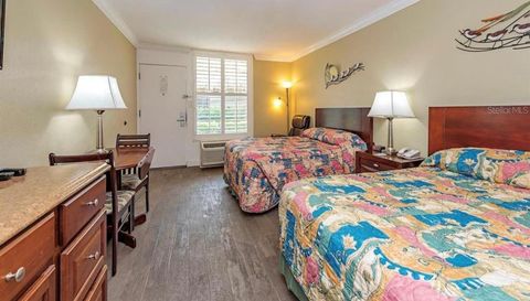 2555 Tamiami Trl N