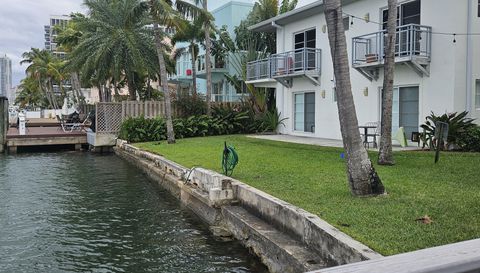 6905 Bay Dr