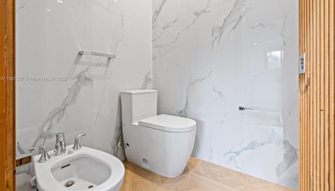 6124 Paradise Point Dr