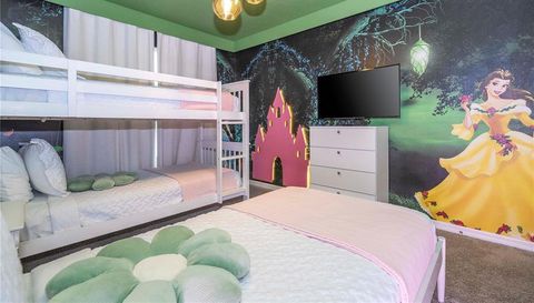 1692 TROPICAL PALMS CIRCLE