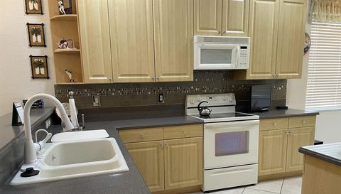 6037 Rossmoor Lakes Court